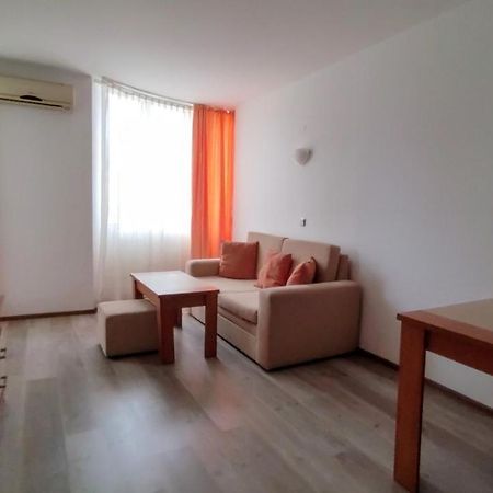 Апартамент Полюси 2 Pantai Sunny Luaran gambar