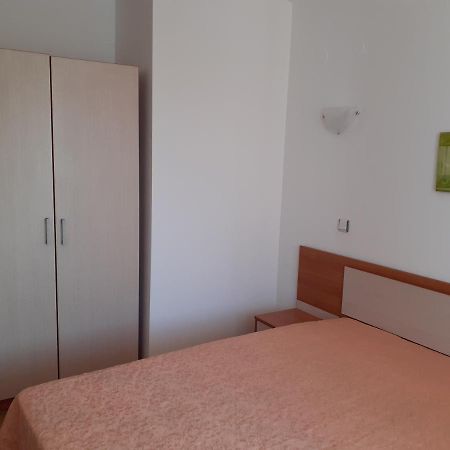 Апартамент Полюси 2 Pantai Sunny Luaran gambar