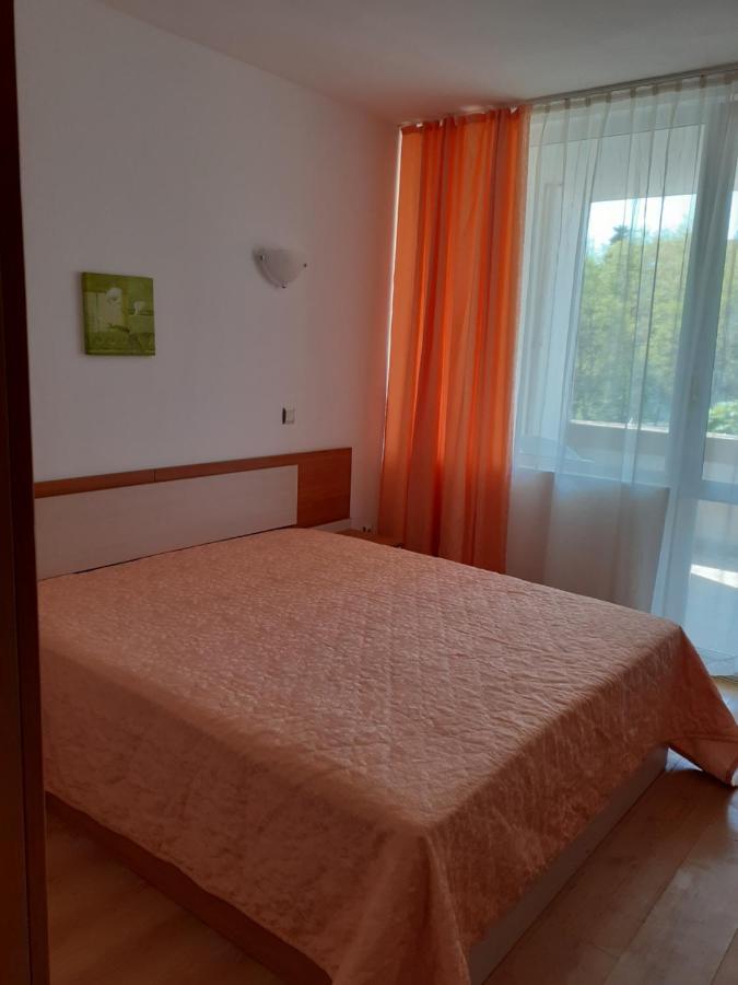 Апартамент Полюси 2 Pantai Sunny Luaran gambar
