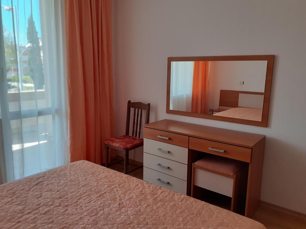 Апартамент Полюси 2 Pantai Sunny Luaran gambar