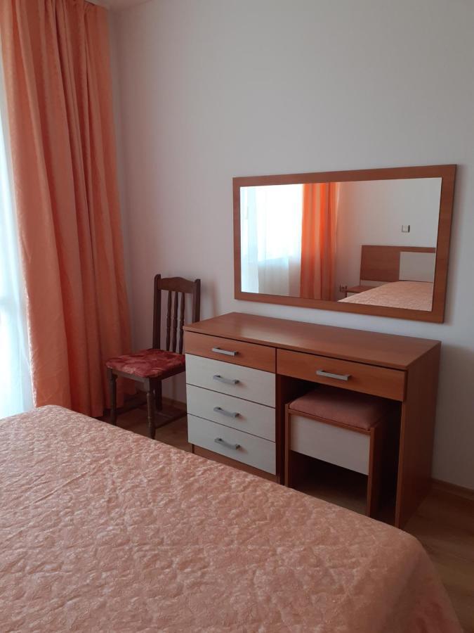 Апартамент Полюси 2 Pantai Sunny Luaran gambar