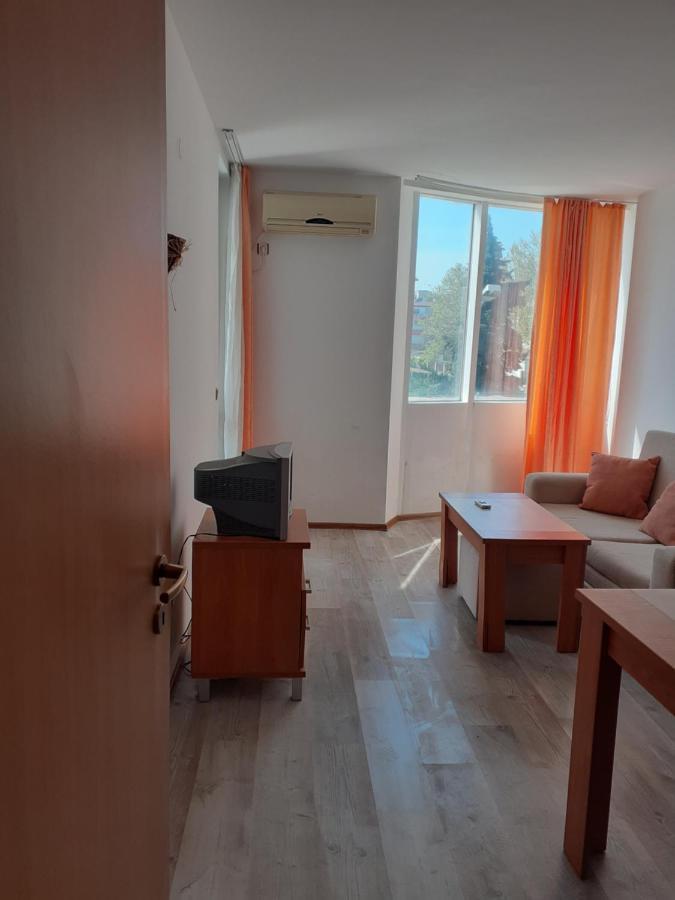 Апартамент Полюси 2 Pantai Sunny Luaran gambar