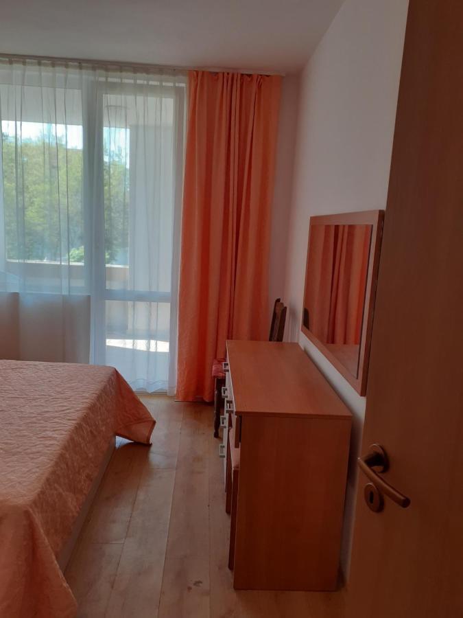 Апартамент Полюси 2 Pantai Sunny Luaran gambar