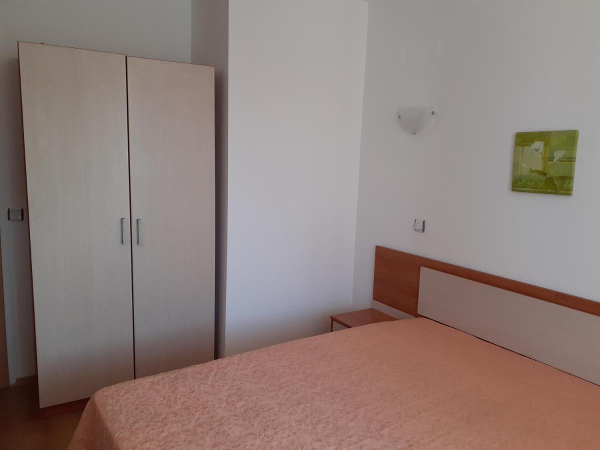 Апартамент Полюси 2 Pantai Sunny Luaran gambar