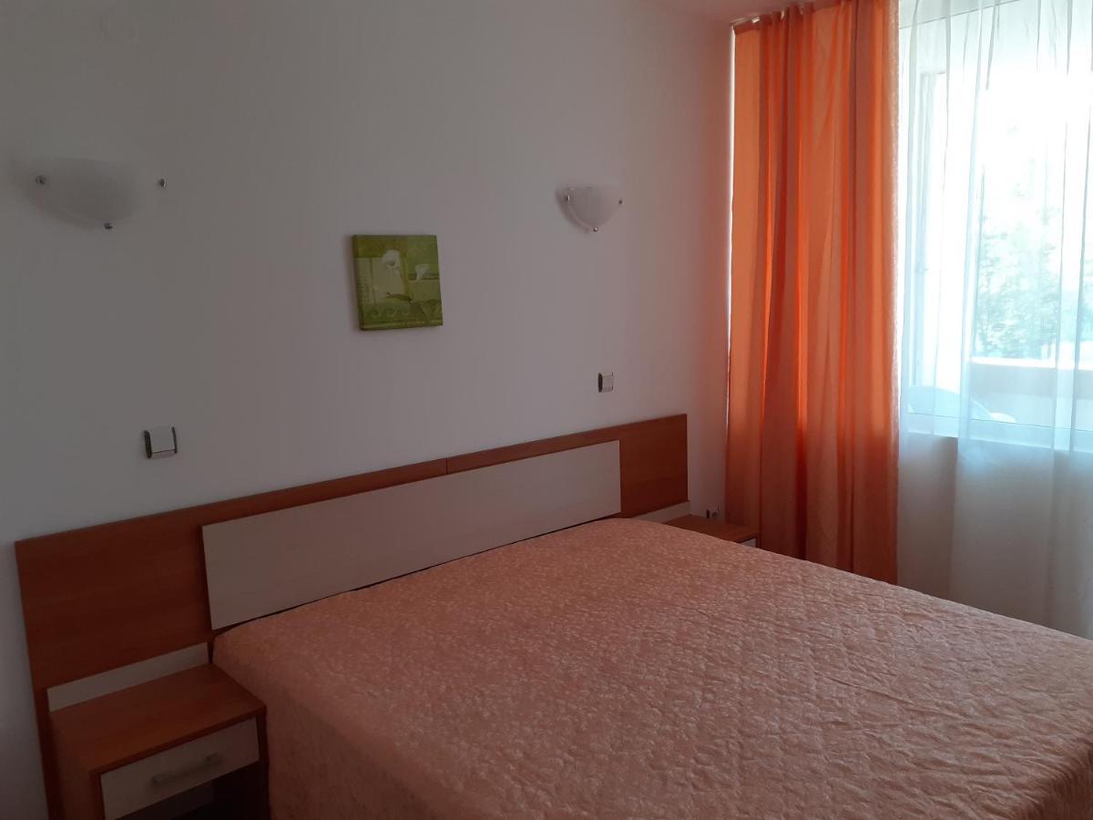 Апартамент Полюси 2 Pantai Sunny Luaran gambar